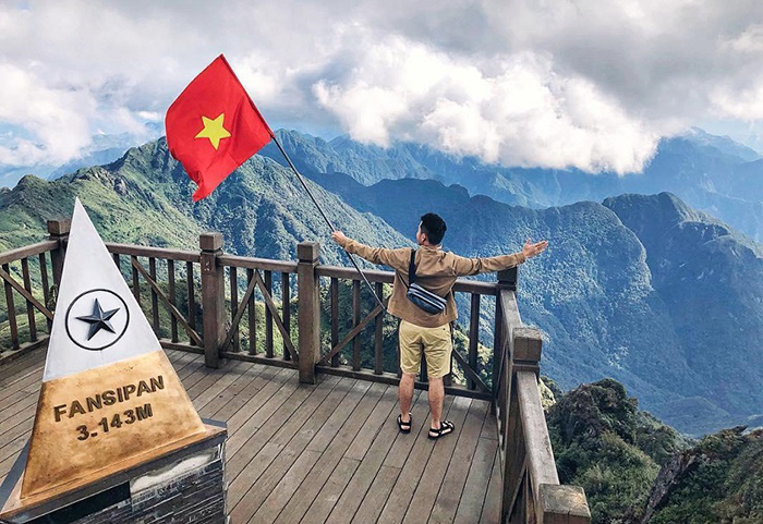 Đến với Sa Pa bạn được chinh phục đỉnh Fansipan với độ cao 3.143 m - ngọn núi cao nhất Việt Nam.