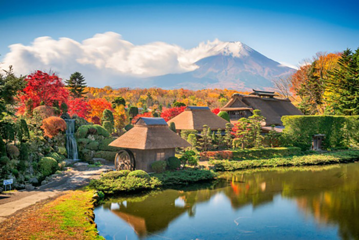 Làng Oshino Hakkai là một khu làng cổ tuyệt đẹp và yên bình nằm trong khu vực Ngũ Hồ quanh Núi Phú Sĩ.