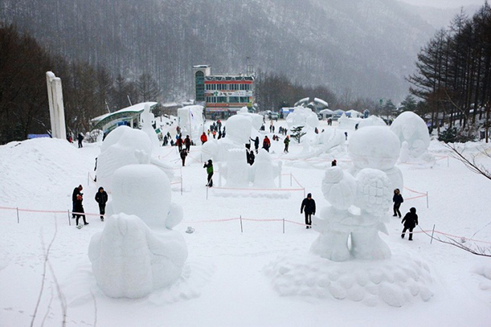 Được tổ chức vào tháng 1 hàng năm, lễ hội tuyết núi Taebaeksan được teen Hàn cực kỳ yêu thích nhé!