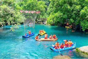 Tour du lịch Quảng Bình được xây dựng với sự đa dạng về địa điểm tham quan nổi tiếng